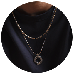 Collares de hombre Ciclón